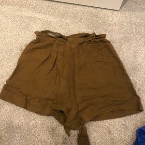 H&M linen love green shorts with a drawstring🌸🤩